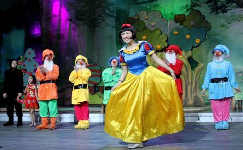 白雪公主儿童剧视频,魔镜魔镜，谁是世界上最美的公主？