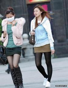 两个女人全都都丝袜,两女人演绎的时尚传奇