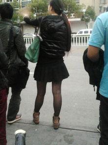 偷拍农村大妈穿丝袜图片,农村大妈丝袜偷拍事件引发热议